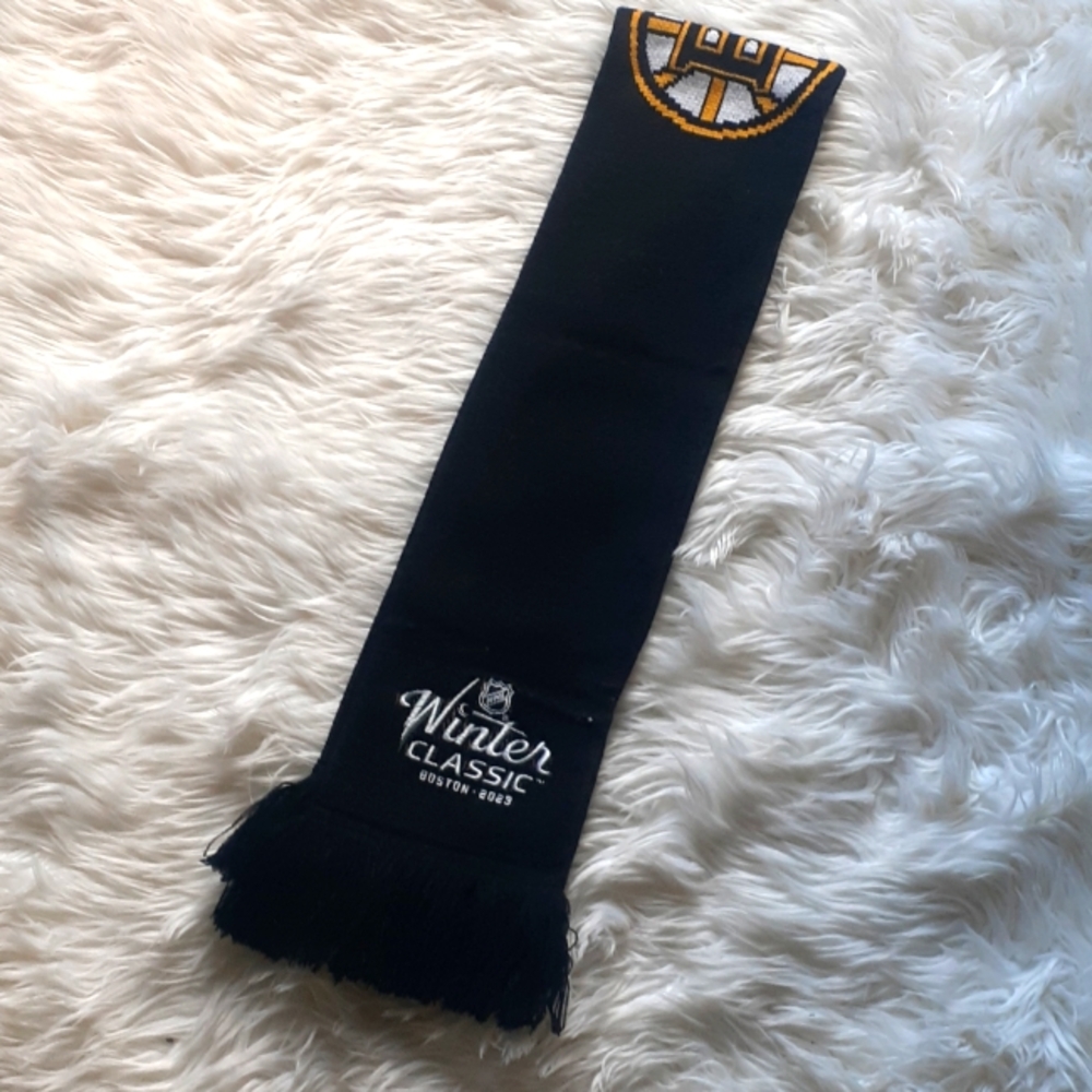 Black NHL 2023 Boston Bruins Fringe Winter Scarf